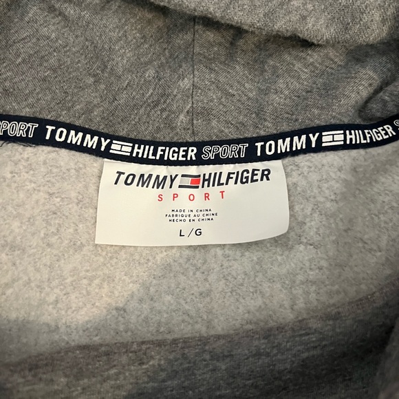 Tommy Hilfiger sweatshirt - Picture 2 of 5